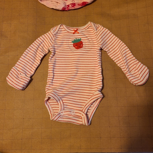 ♡ 2 Piece BABY BUNDLE ♡ Cammo Stripes Strawberries - Picture 5 of 10